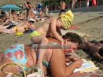 Нажмите чтобы увеличить Фотографии, смешные отдыхающие в пгт Приморский.